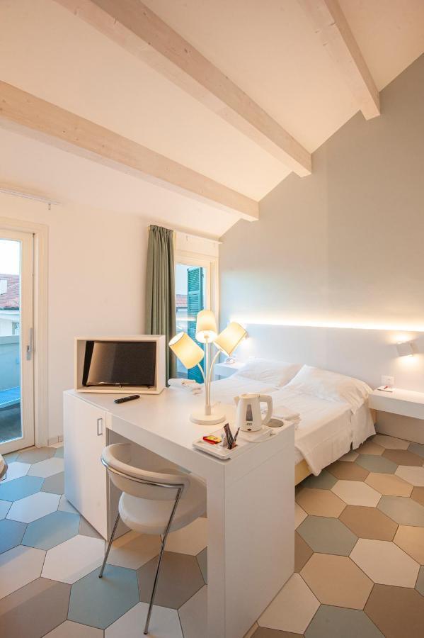 Hotel Melograno Spotorno Buitenkant foto