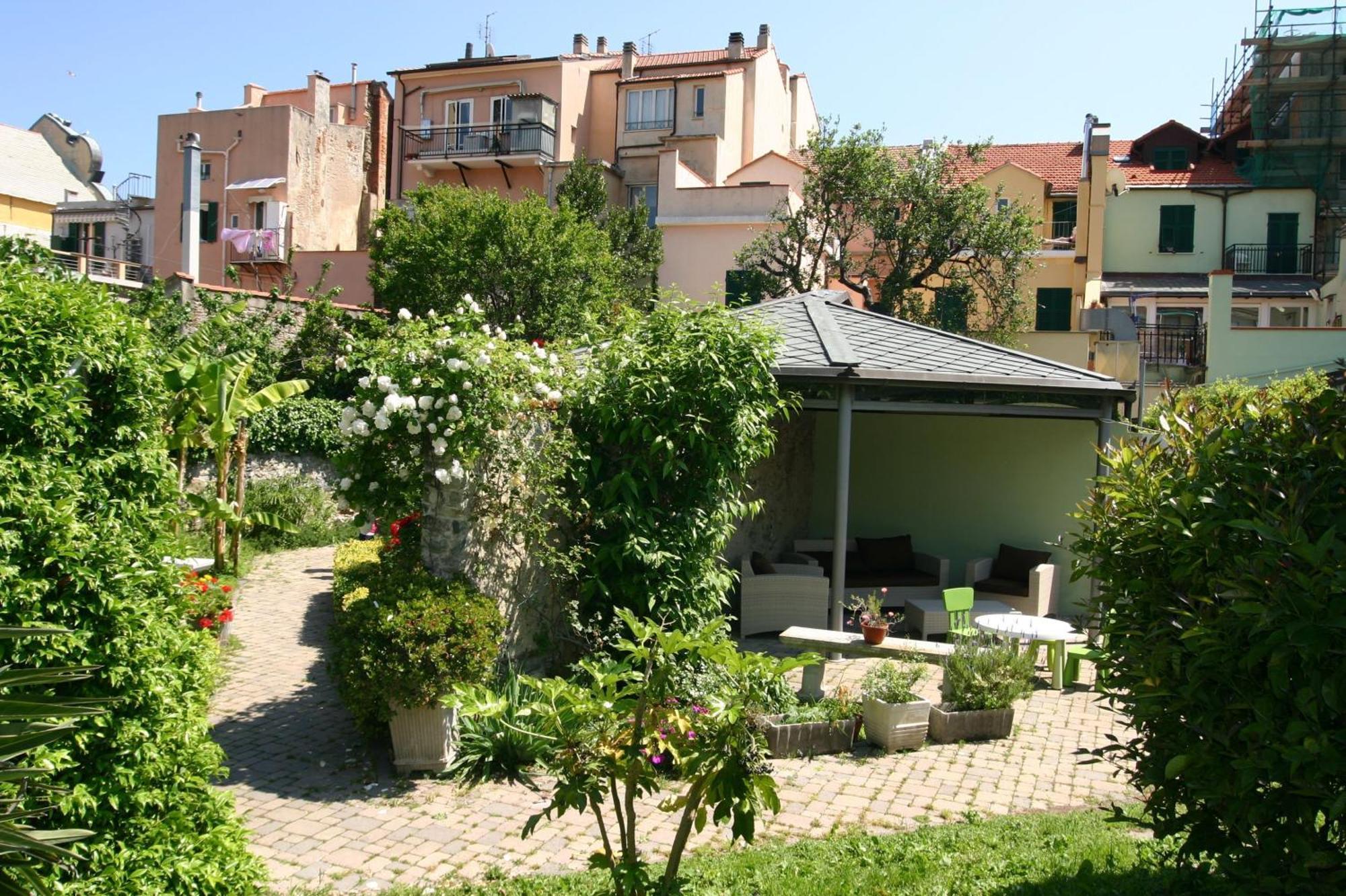 Hotel Melograno Spotorno Buitenkant foto