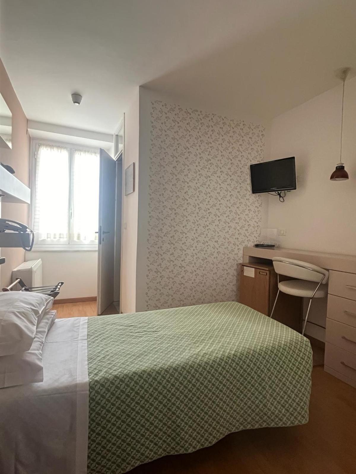Hotel Melograno Spotorno Buitenkant foto