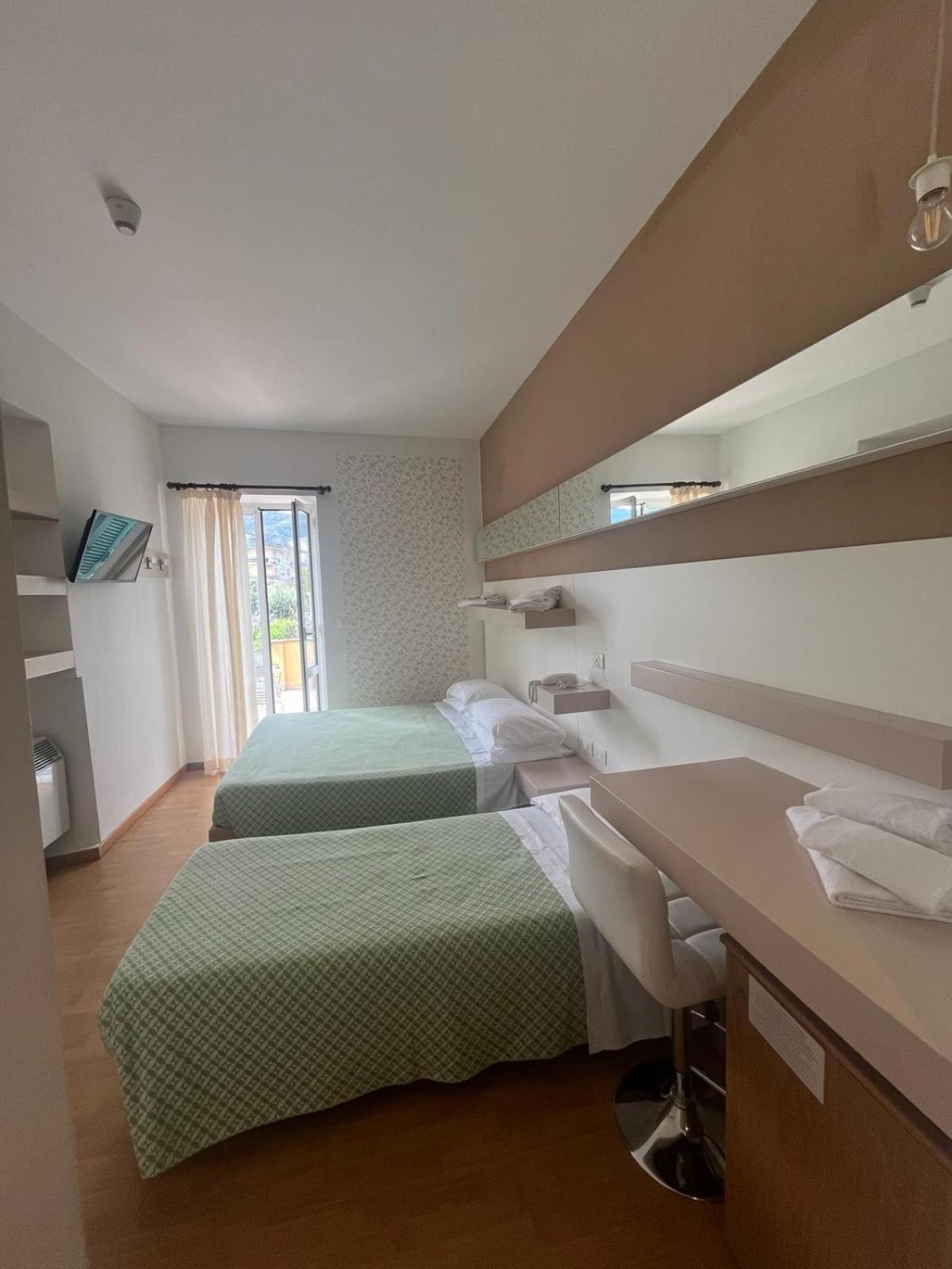 Hotel Melograno Spotorno Buitenkant foto