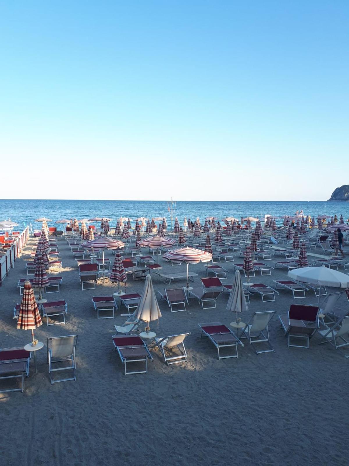 Hotel Melograno Spotorno Buitenkant foto