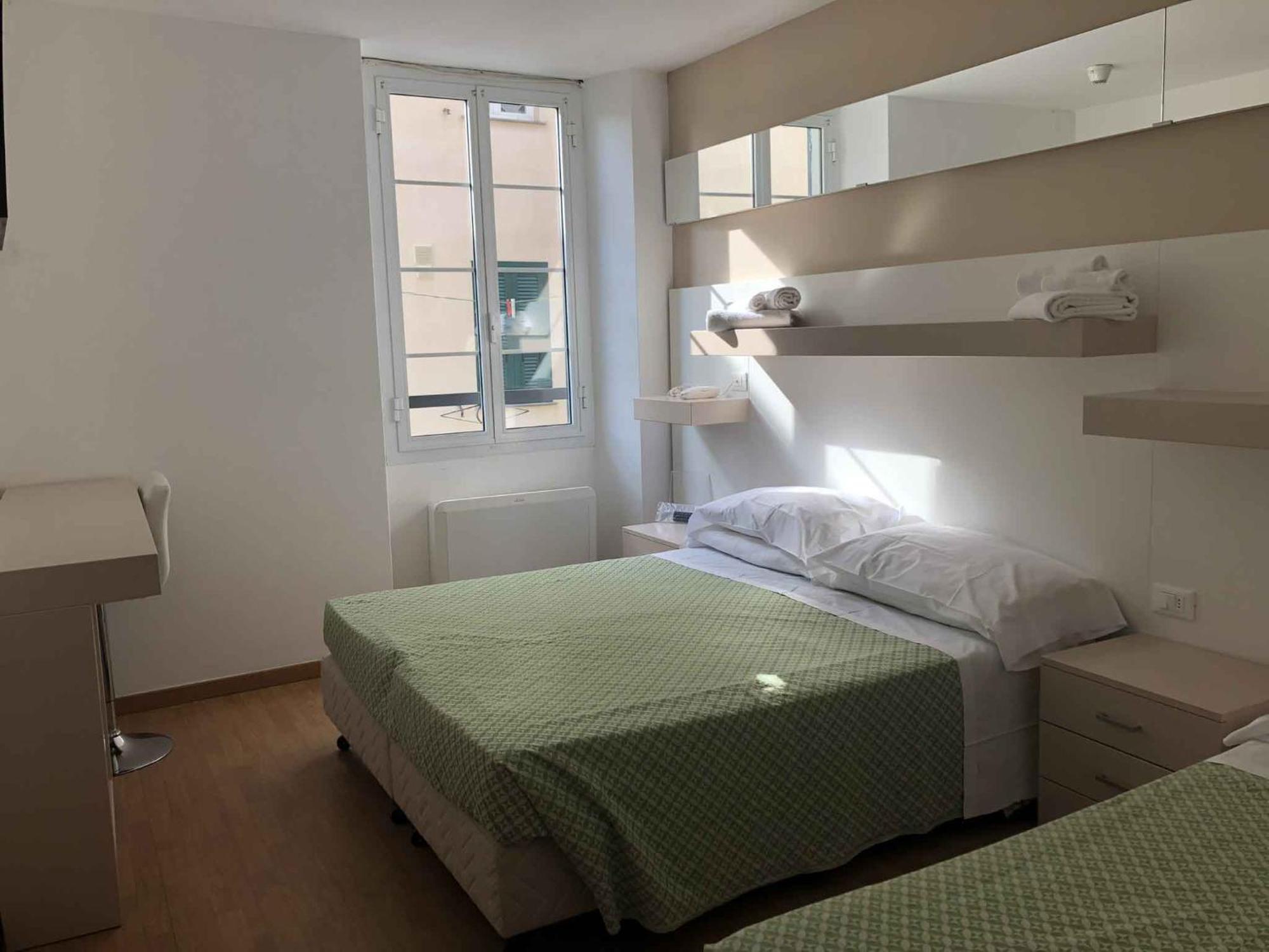 Hotel Melograno Spotorno Buitenkant foto