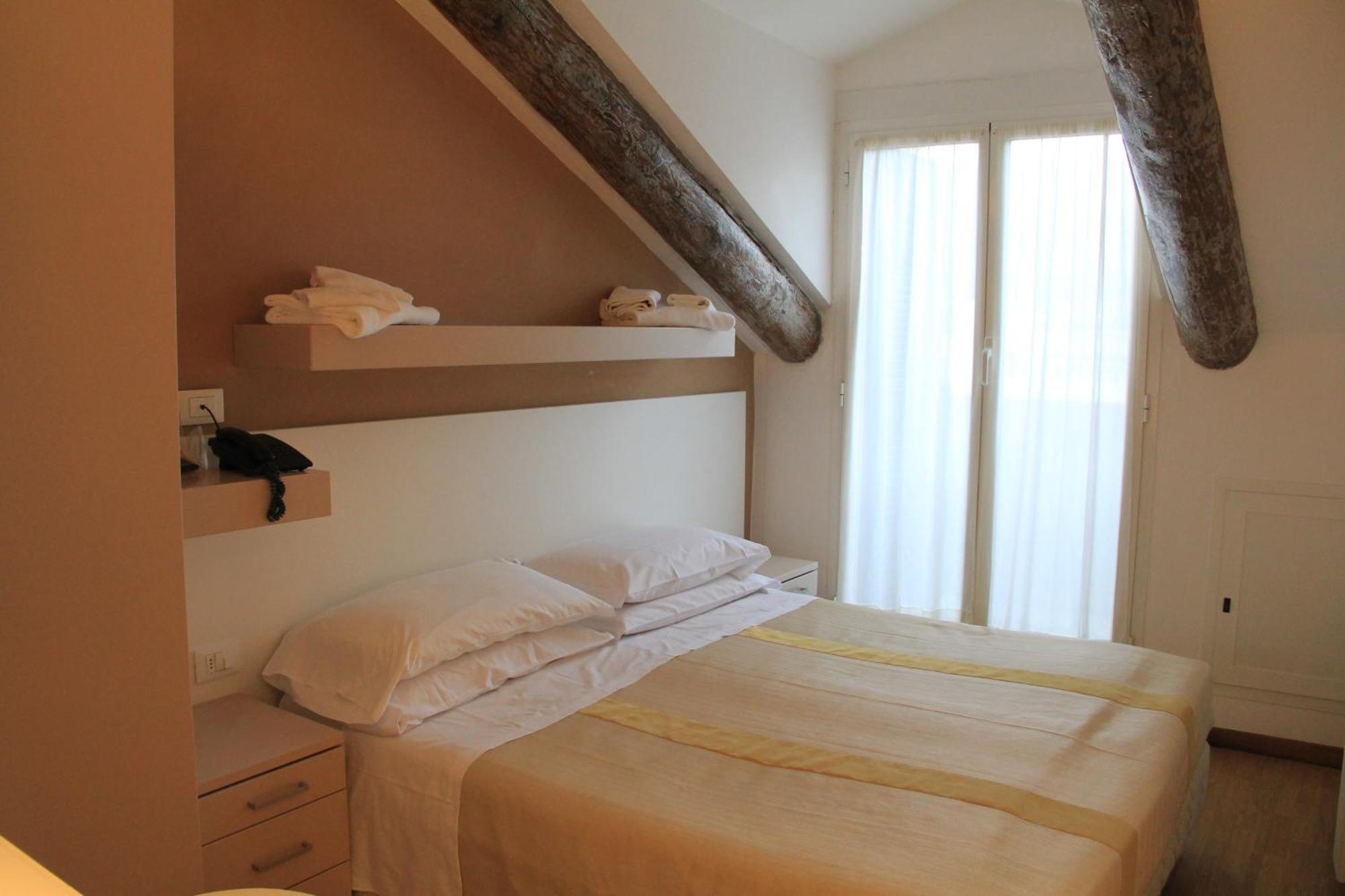 Hotel Melograno Spotorno Buitenkant foto