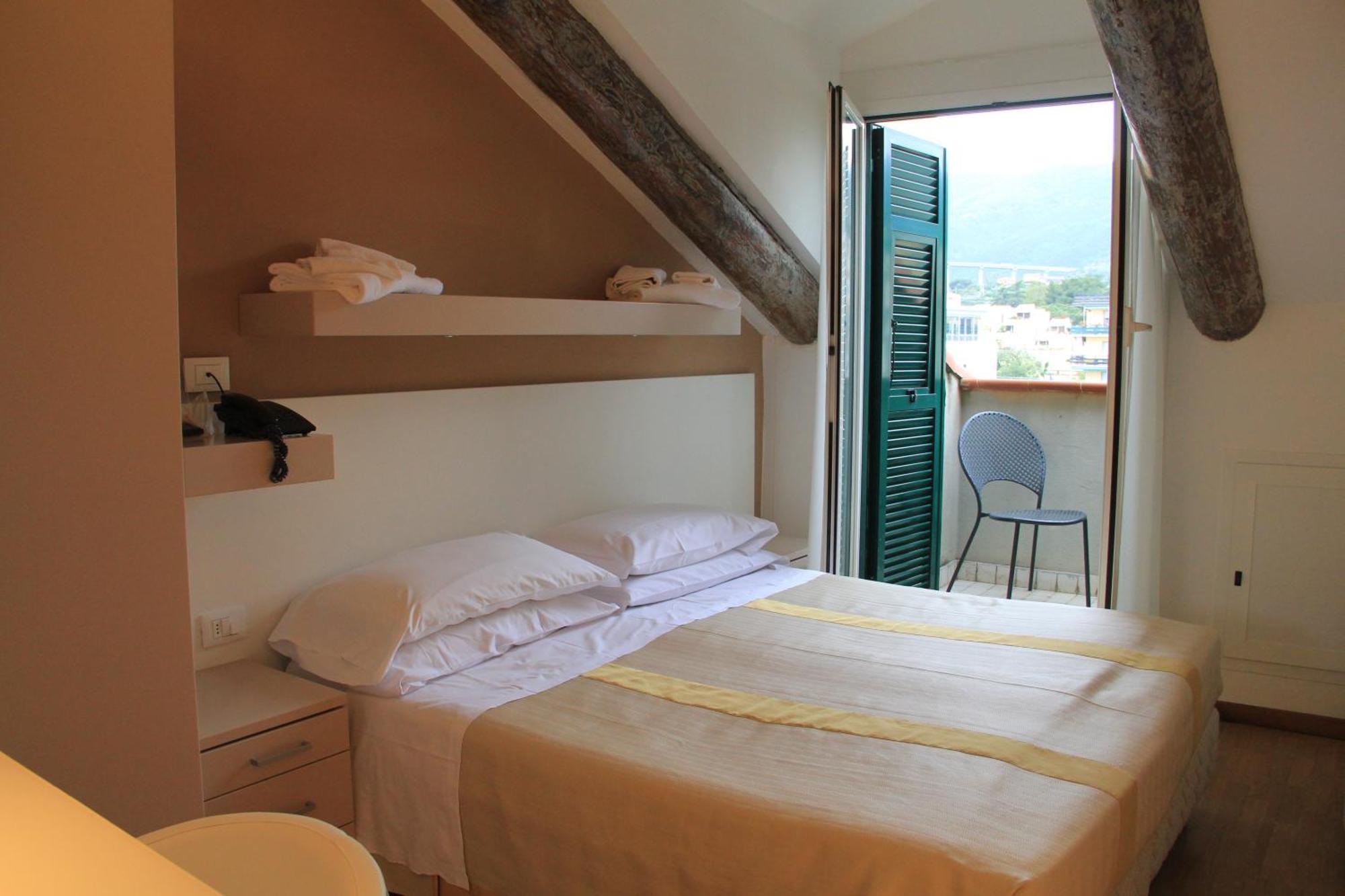 Hotel Melograno Spotorno Buitenkant foto