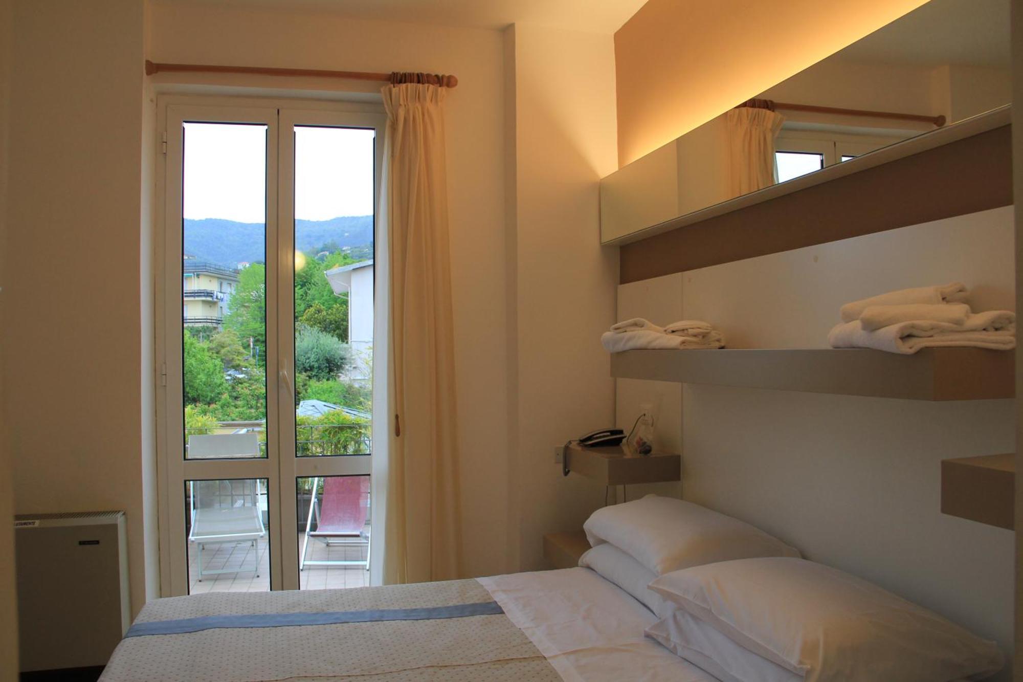 Hotel Melograno Spotorno Buitenkant foto