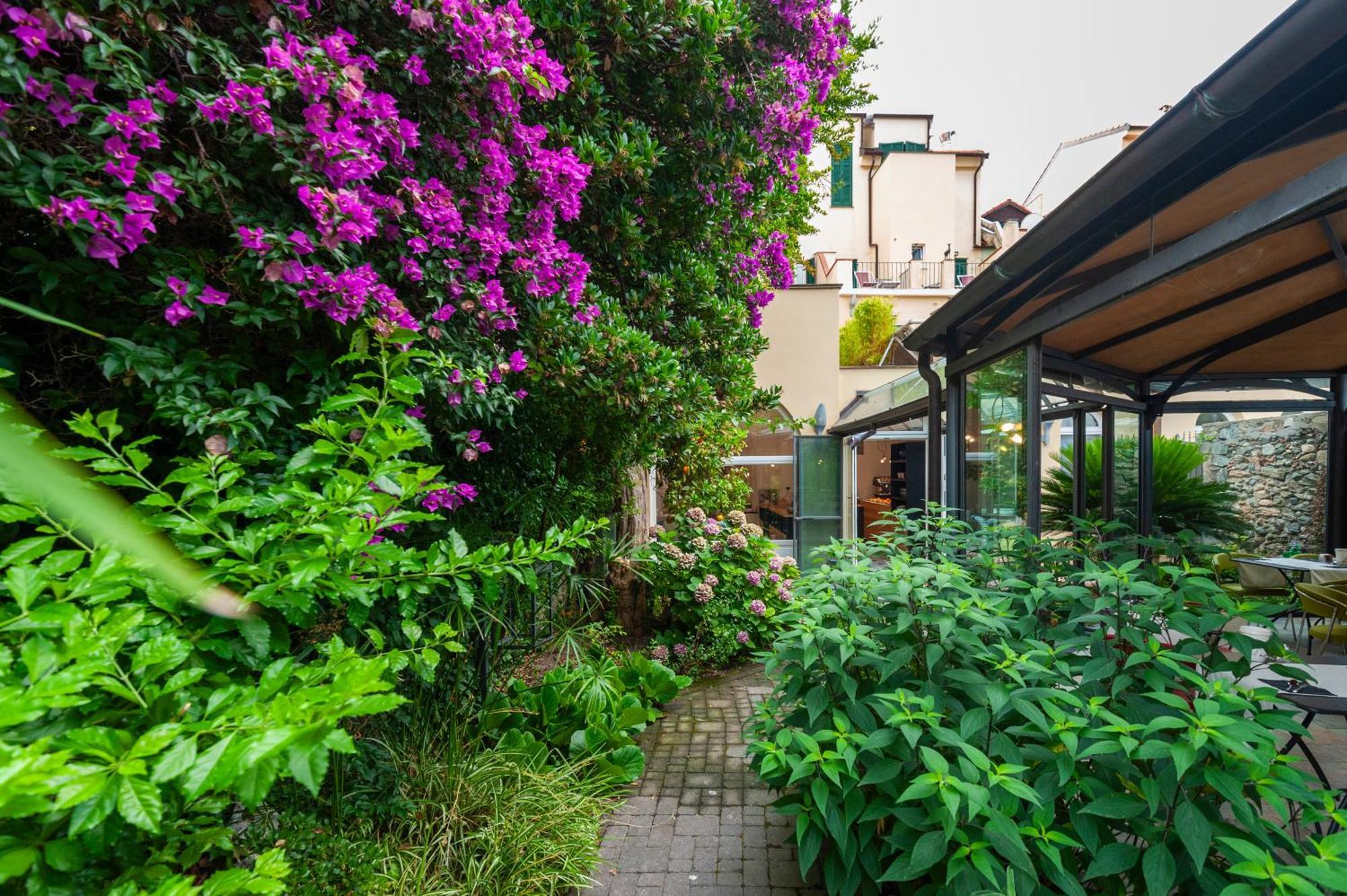 Hotel Melograno Spotorno Buitenkant foto