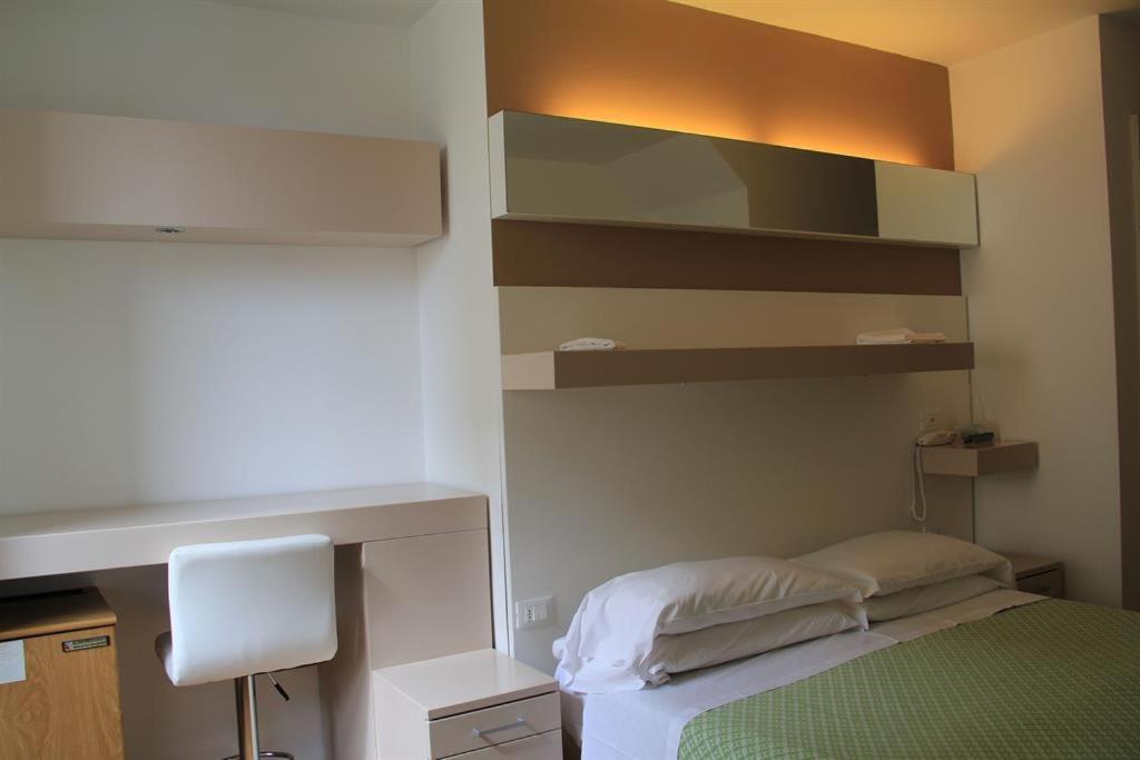 Hotel Melograno Spotorno Buitenkant foto