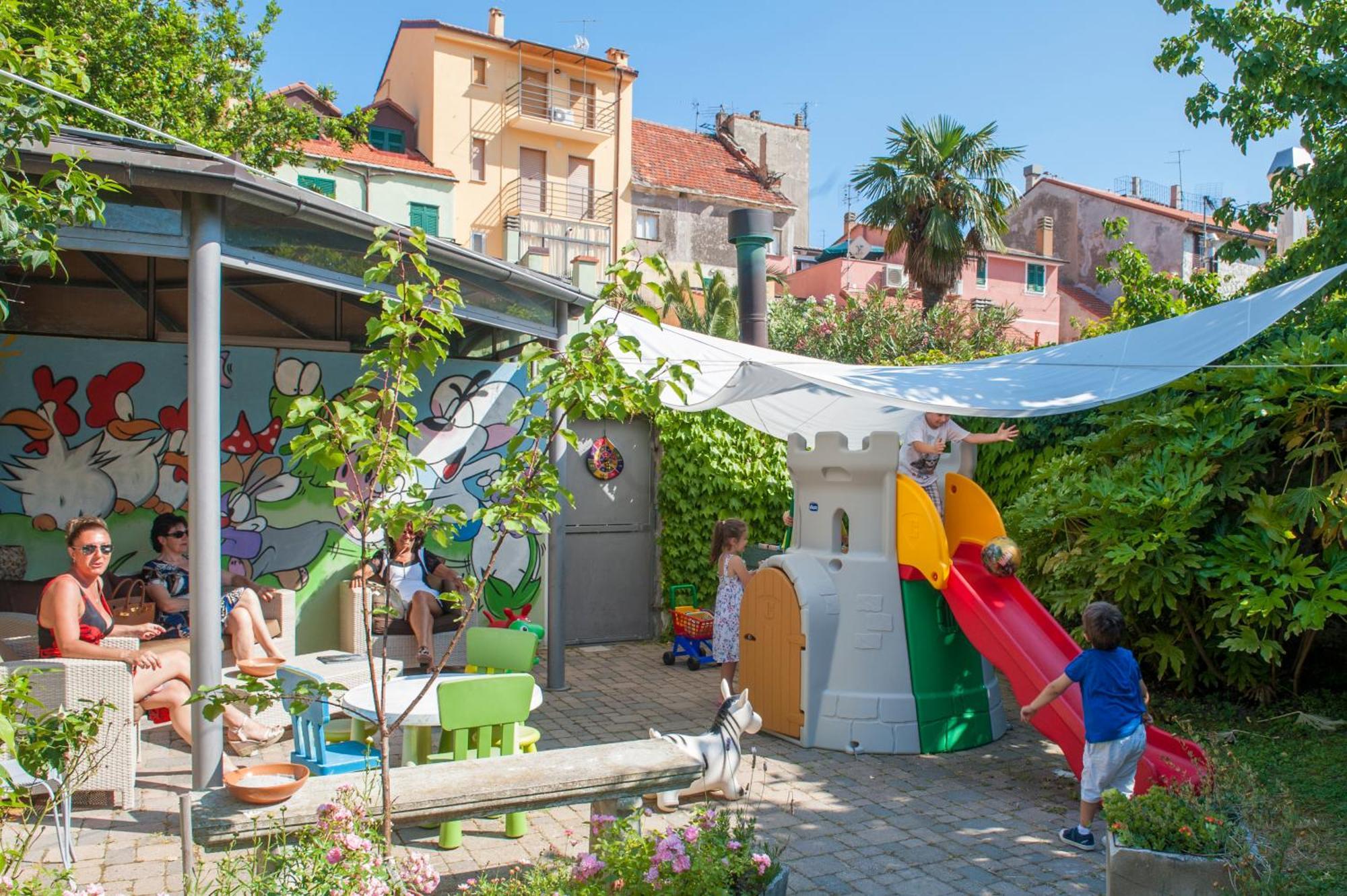 Hotel Melograno Spotorno Buitenkant foto