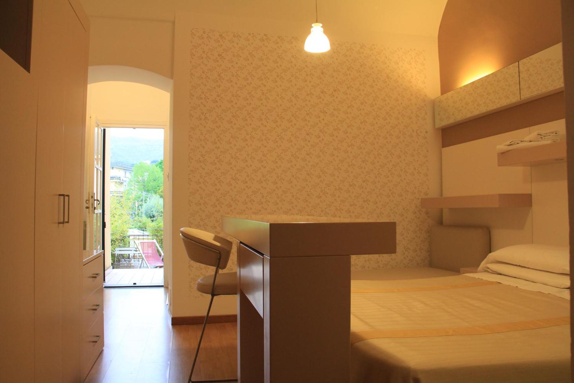 Hotel Melograno Spotorno Buitenkant foto