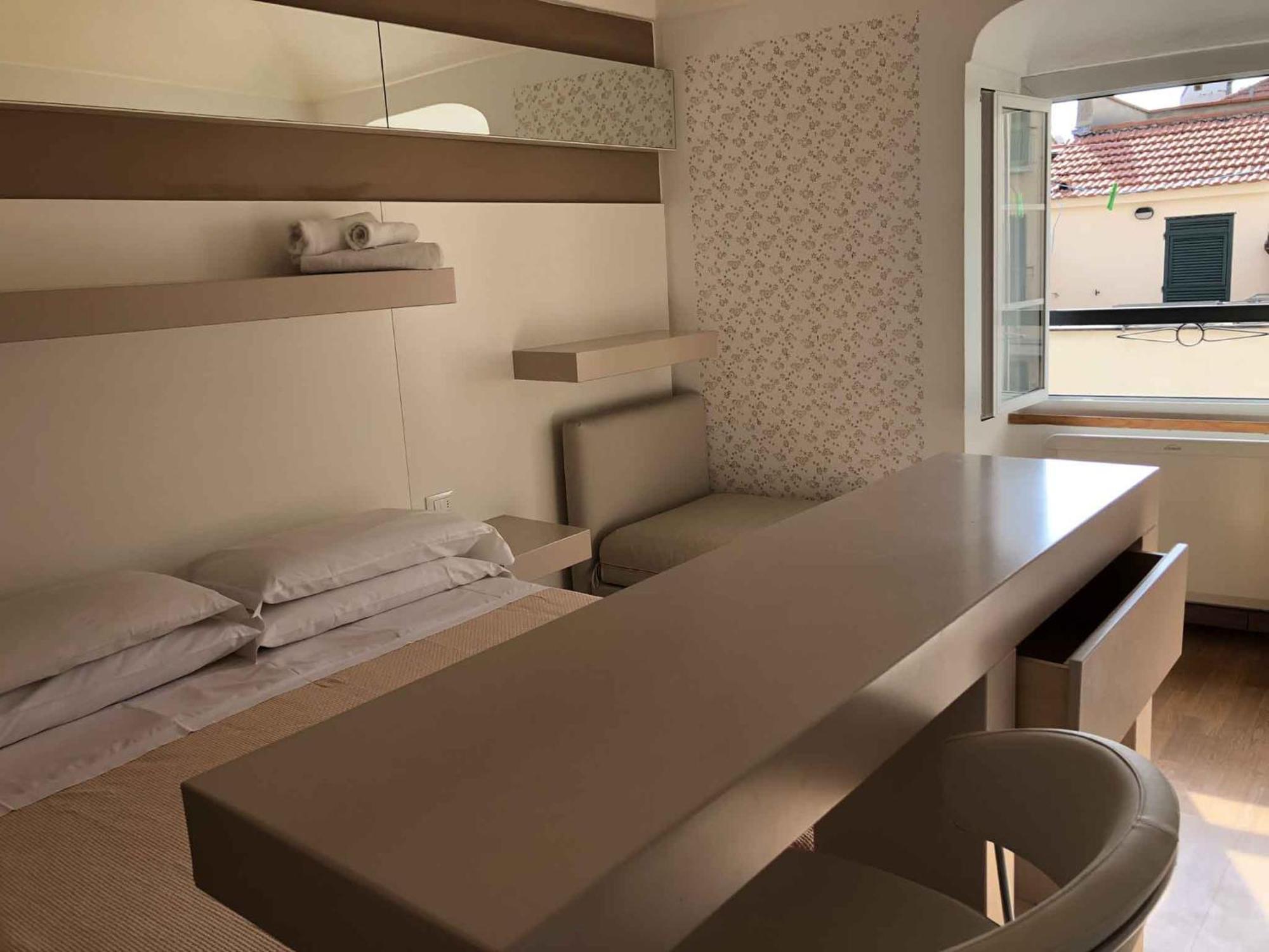 Hotel Melograno Spotorno Buitenkant foto