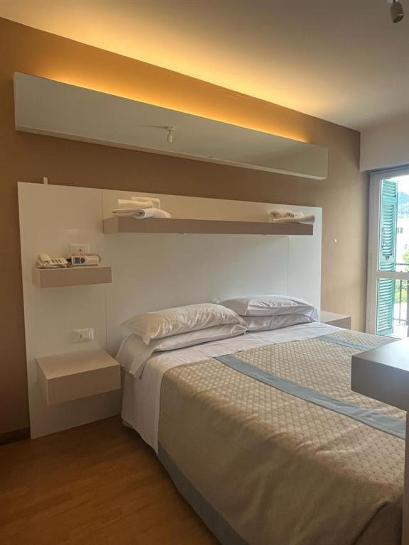 Hotel Melograno Spotorno Buitenkant foto