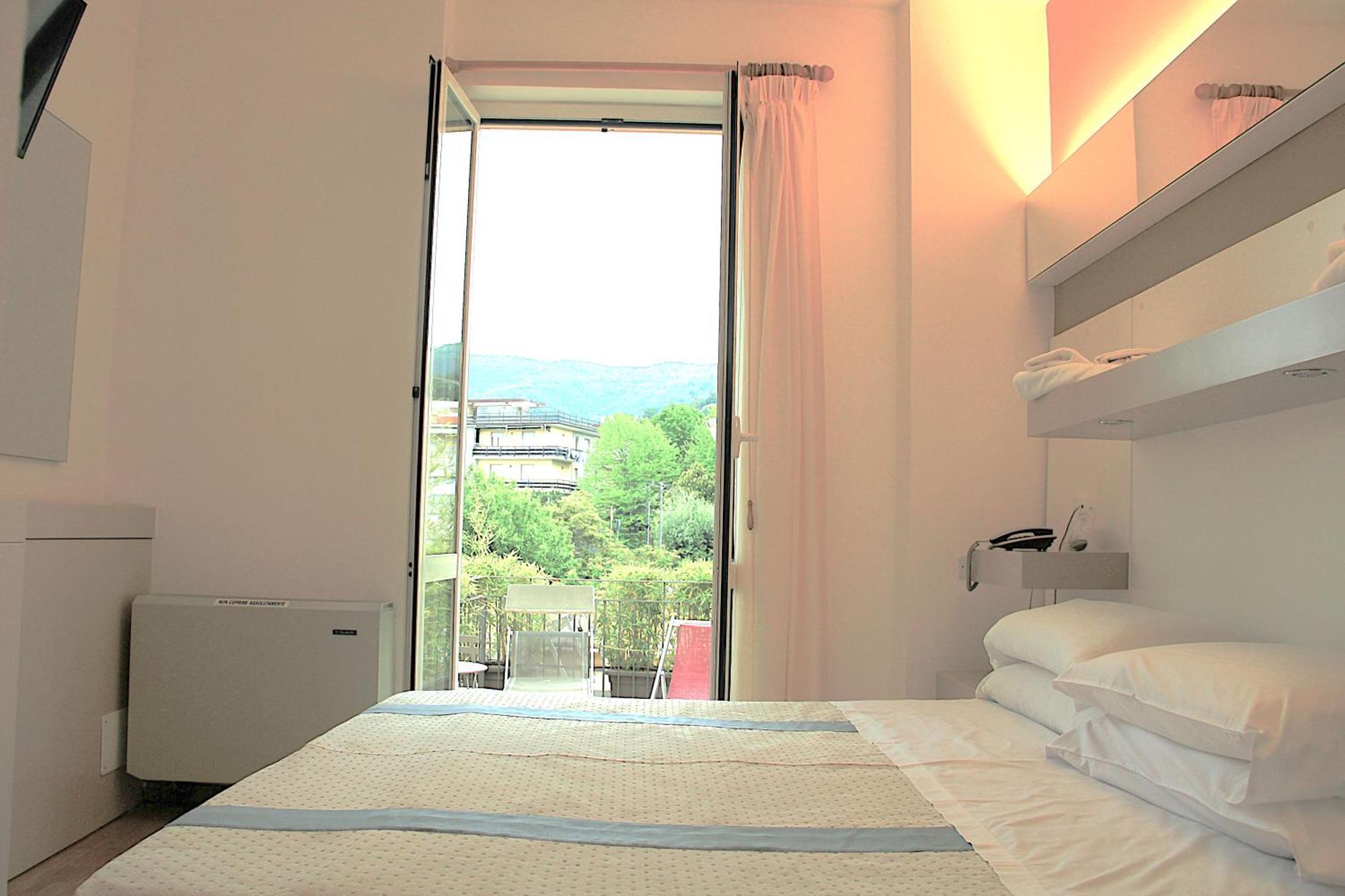 Hotel Melograno Spotorno Buitenkant foto