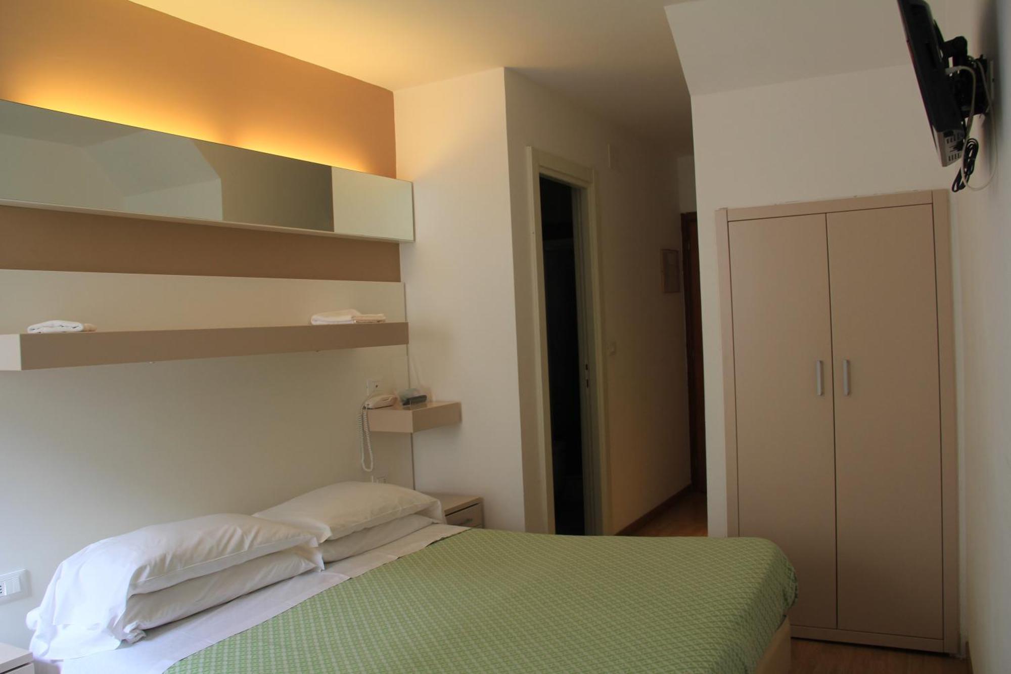 Hotel Melograno Spotorno Buitenkant foto